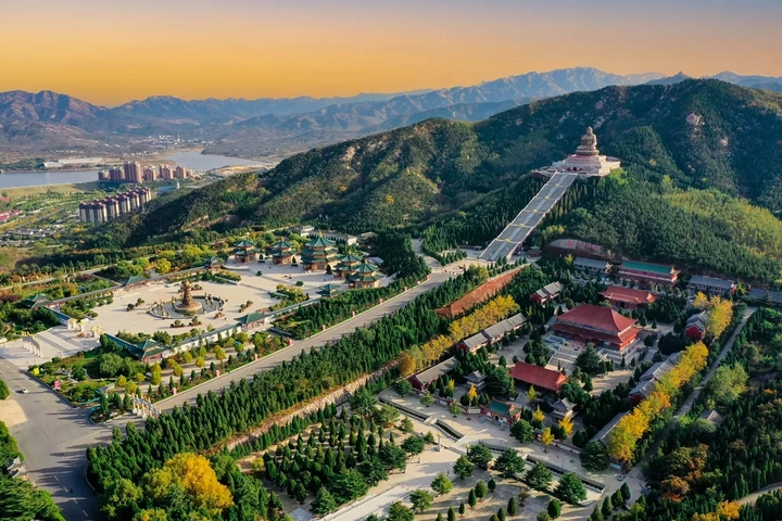 南山大佛华严世界景区全景