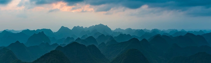 日落于群山之间