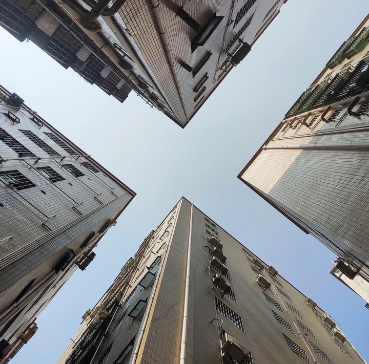 城中村的蓝天楼房建筑