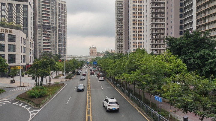 民丰路车流城市道路交通深圳龙华