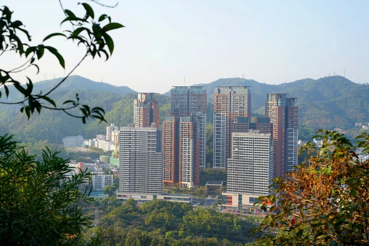 深圳华润银湖蓝山小区高楼