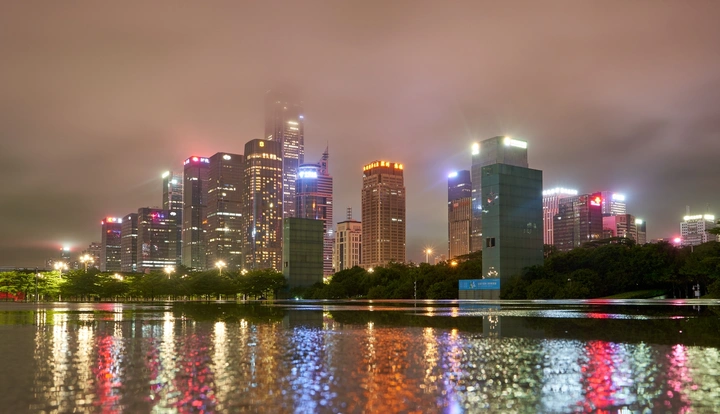 城市风光都市夜景雨雾深圳高楼大厦