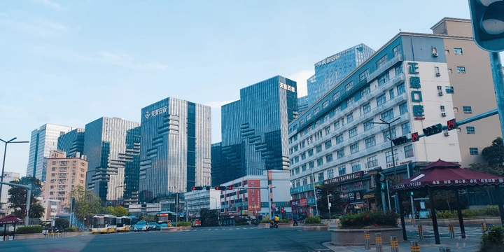 深圳龙岗坂田高楼建筑天安云谷