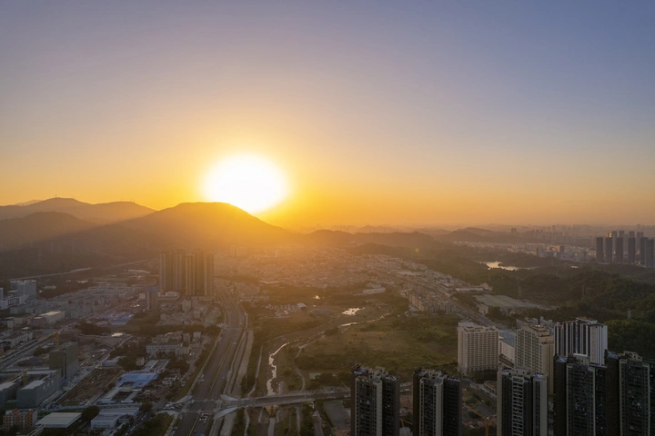 森林城市日落美景深圳坪山碧岭