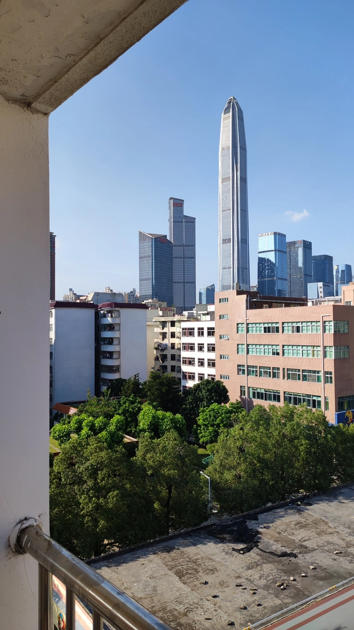 蓝天深圳高楼城市建筑