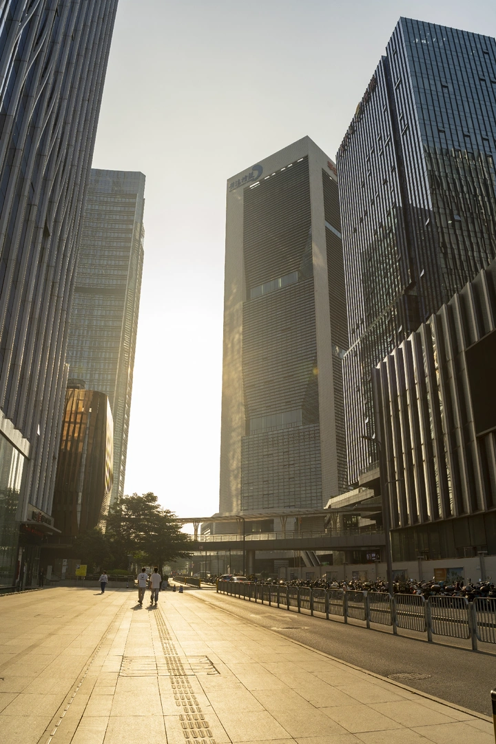 深圳前海高楼逆光城市
