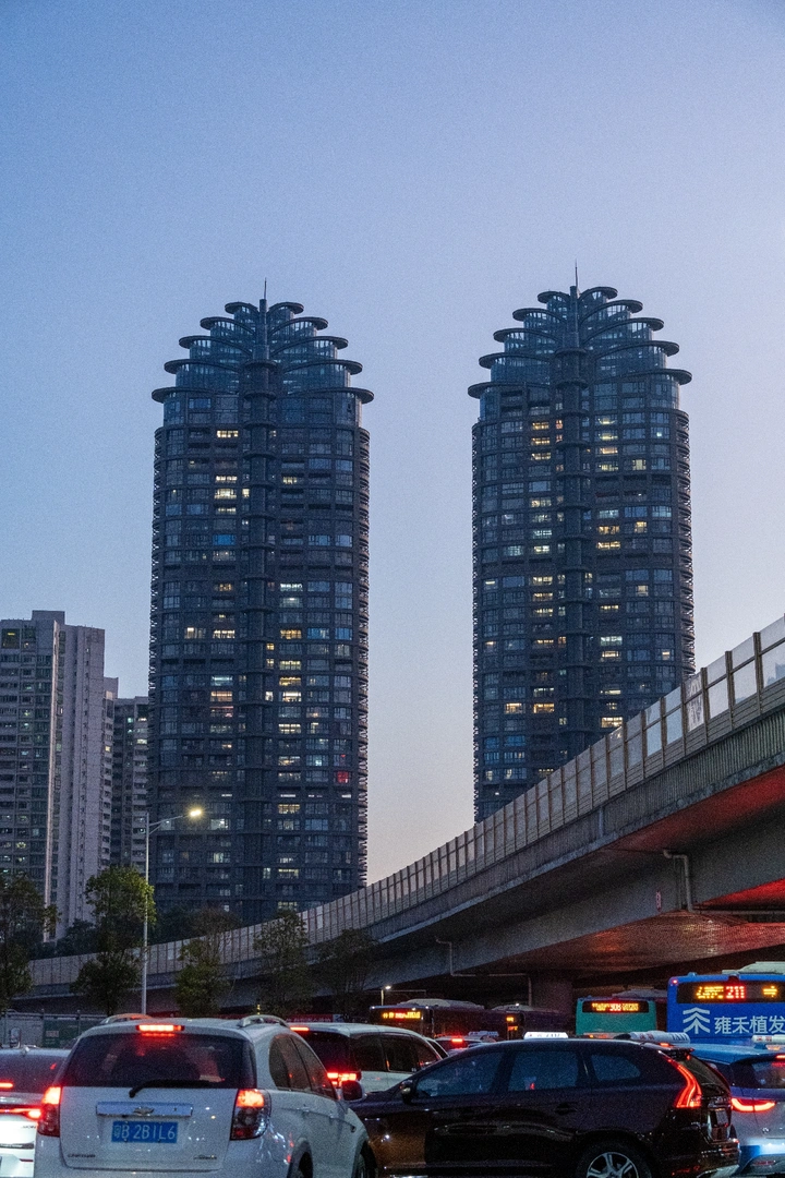 深圳交通御湖峰家园小区高楼