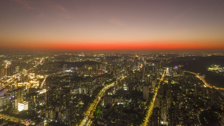 夜幕降临城市天边晚霞深圳龙岗