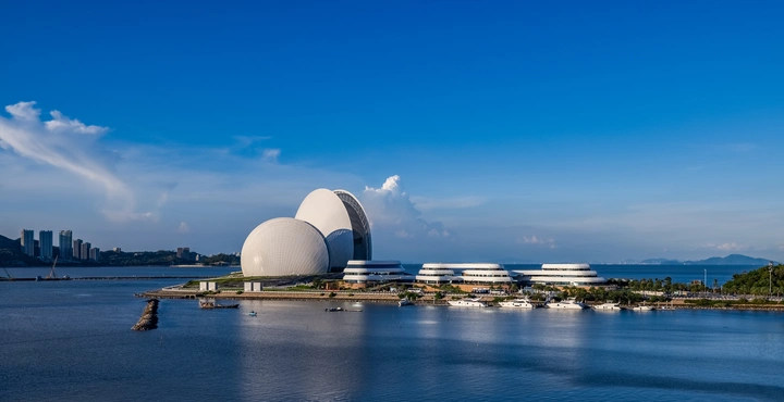 蓝天碧海日月贝