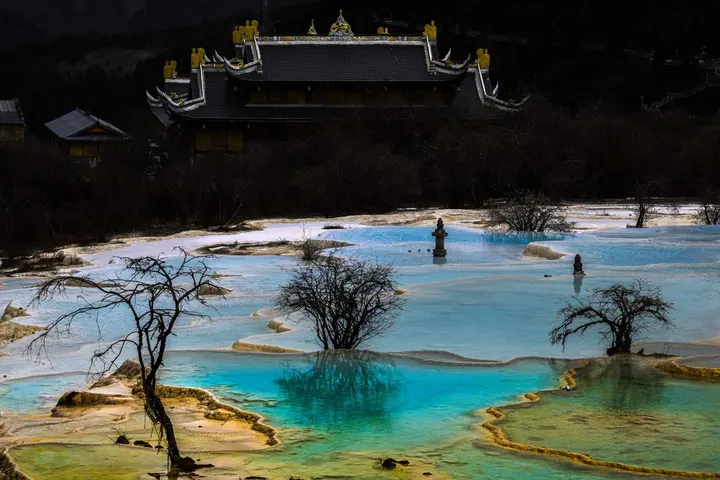 黄龙中寺钙化池
