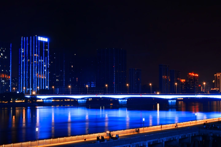 江滨夜