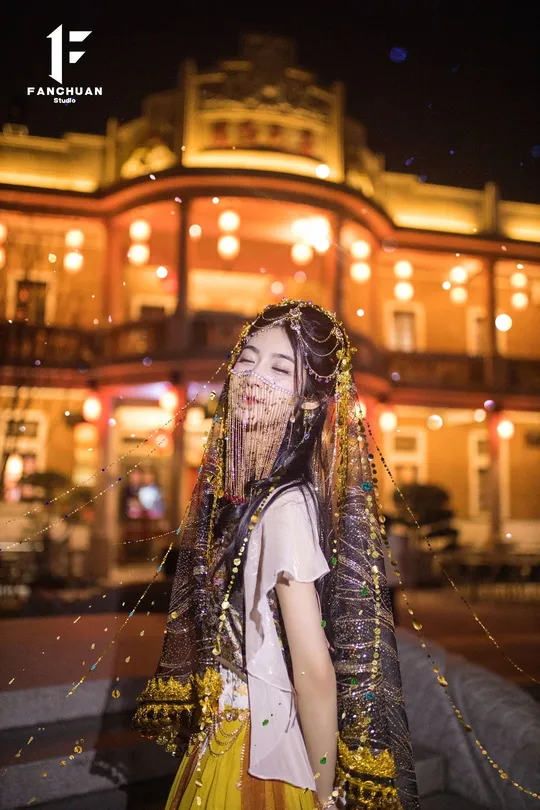 穿戏服的女孩 涂了脸的