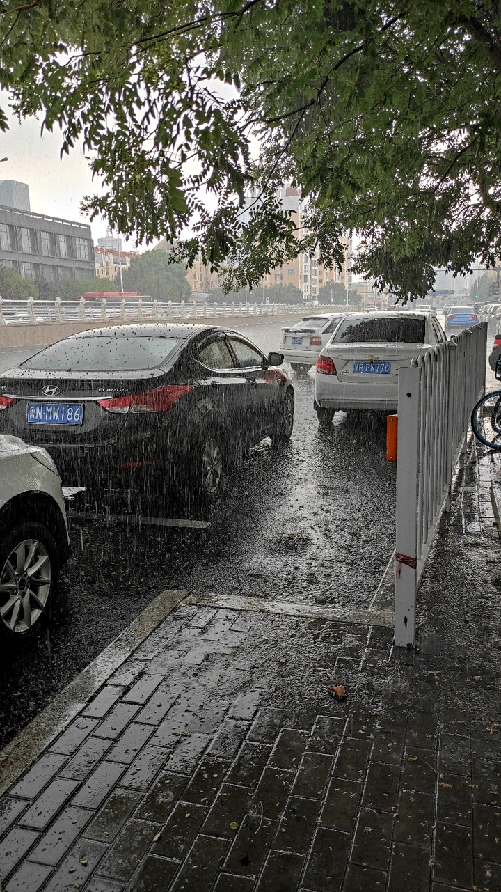 偶遇暴雨