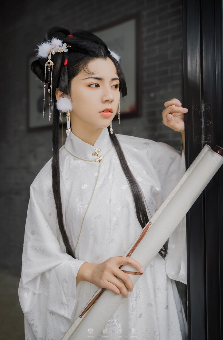 温文尔雅的古风少女