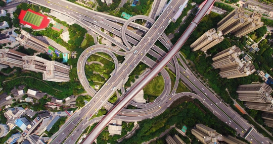 城市 aerial photo with roads and traffic