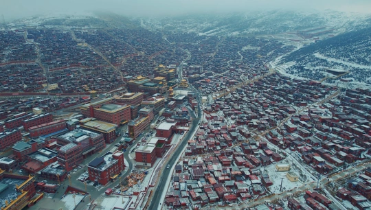 冬天的一个小镇 aerial photo