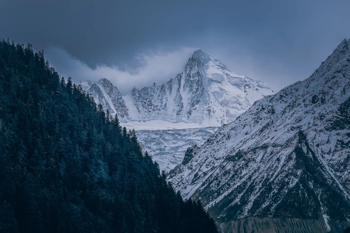 依嘎冰川雪山之颜