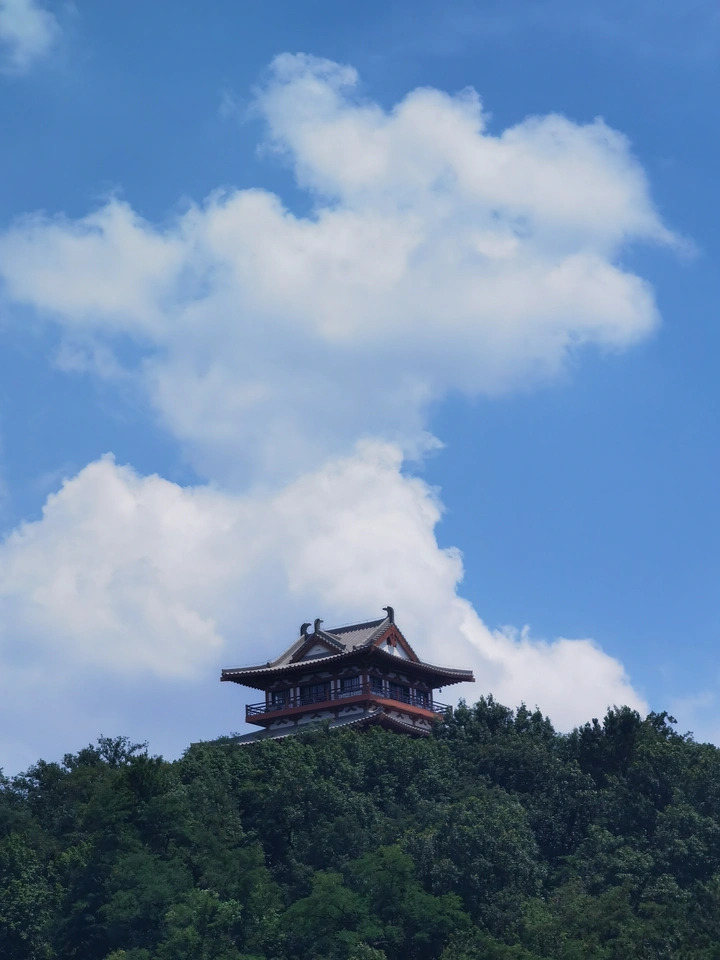 红山云朵