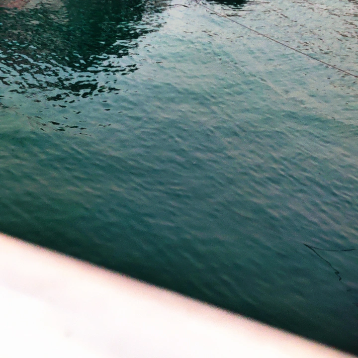 水