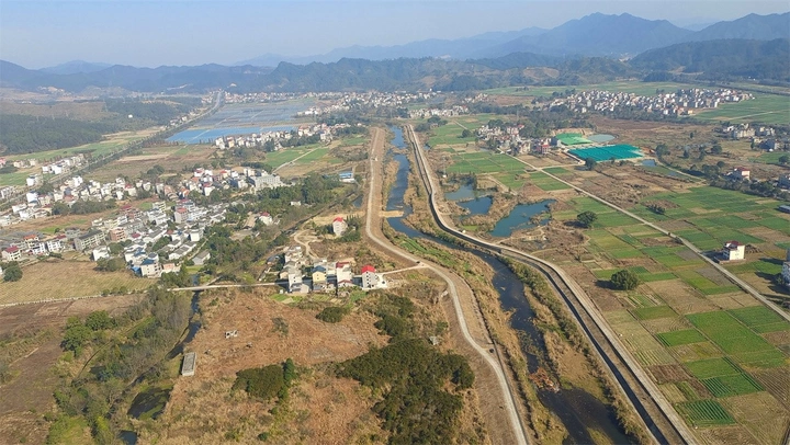 美丽吉安：直升机上俯瞰井冈山风光