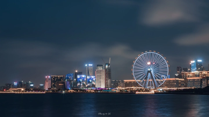 夜空下的摩天轮