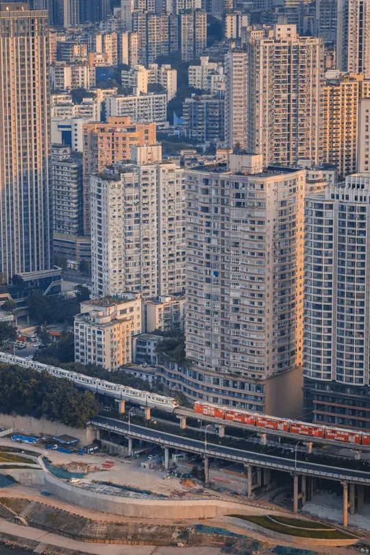 许多高楼大厦的大城市