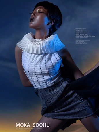 一个带有天空背景的连衣裙模型。