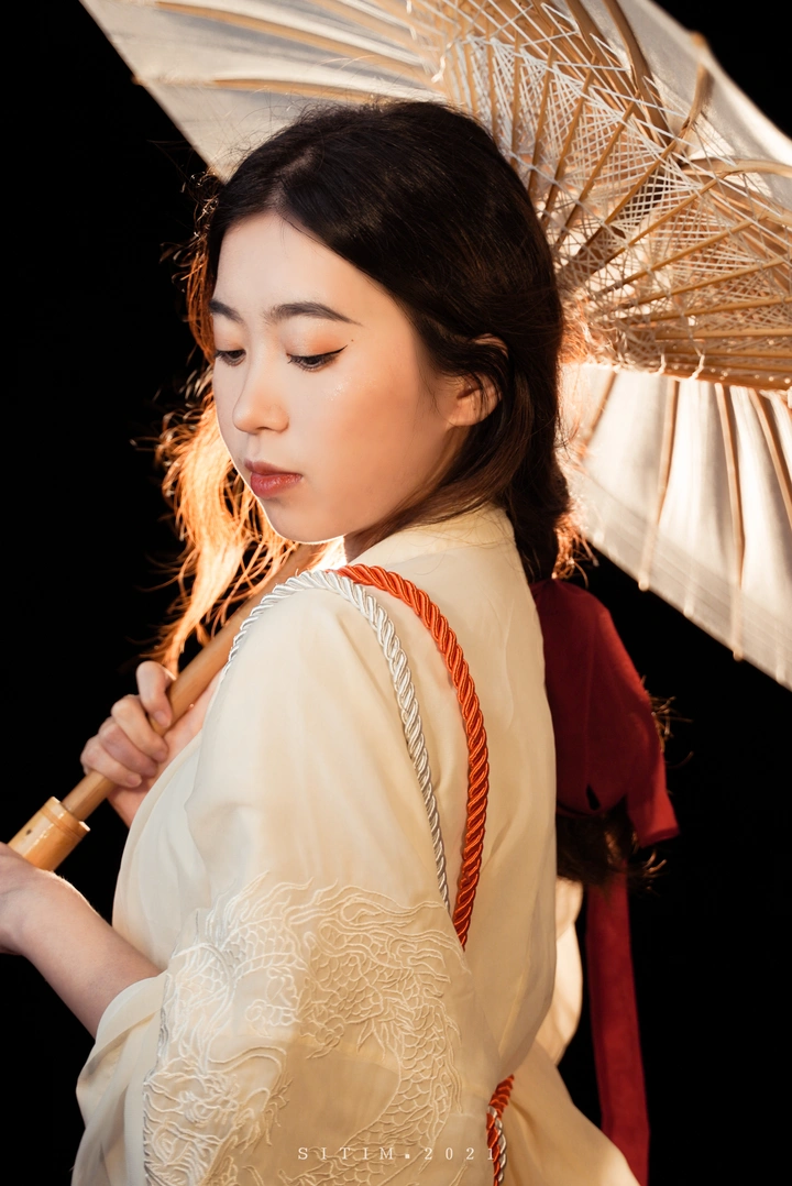 《神明》
