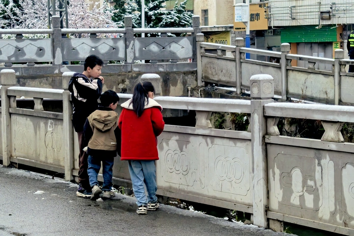 河道春雪