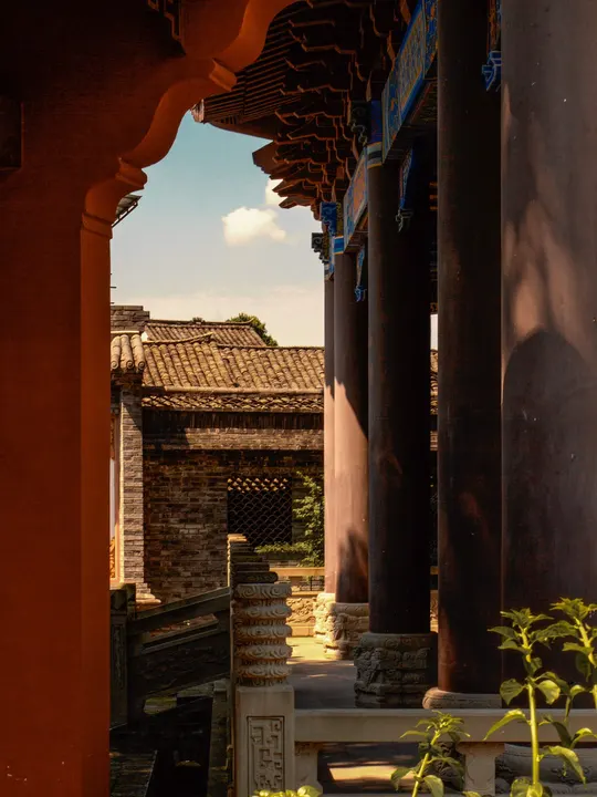 庙宇前院的柱子