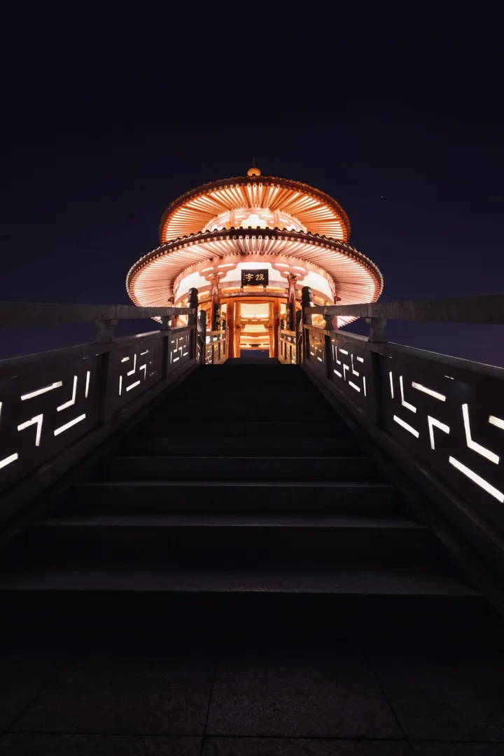夜景里的棋亭