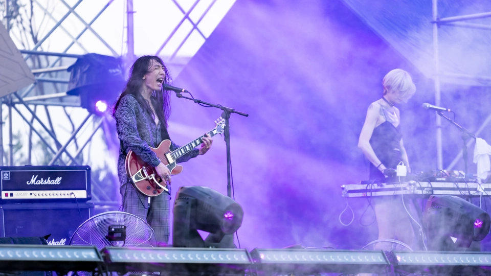 图像可能包含人 在舞台上 演奏乐器 音乐会和人