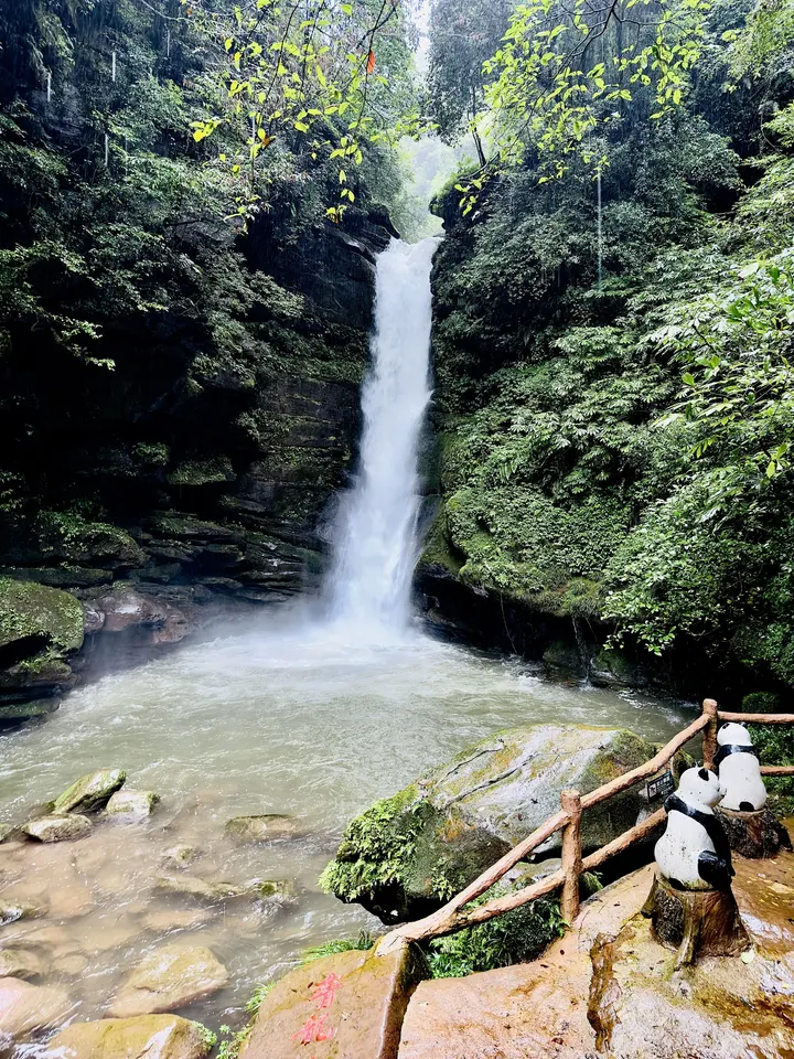 雅安碧峰峡瀑布